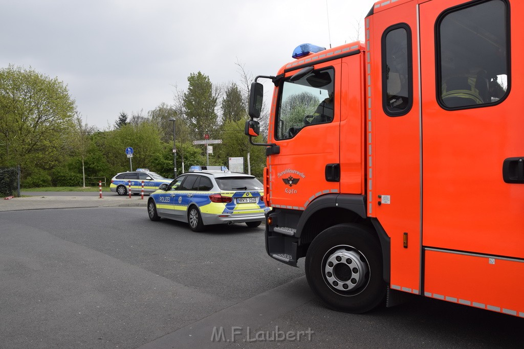 Einsatz BF Koeln in Koeln Buchheim Arnsbergerstr P04.JPG - Miklos Laubert